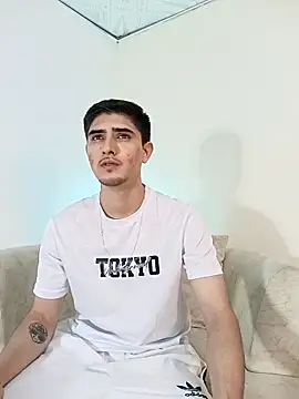 Snapshot of PhilipRich chatting on 10-21-25, 05:46 PhilipRich online show from 10-21-25, 05:46