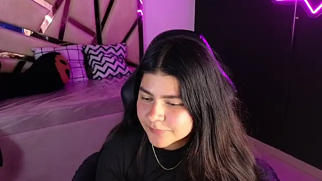 Snapshot of emmalee_01a chatting on 02-11-25, 08:42 emmalee 01a online show from 02-11-25, 08:42