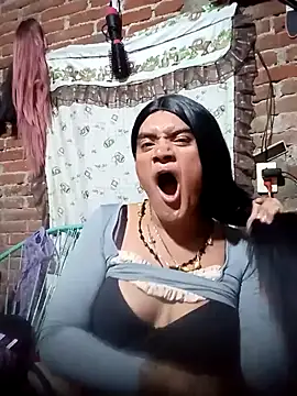 Snapshot of yovana13 chatting on 09-29-25, 12:43 yovana13 online show from 09-29-25, 12:43