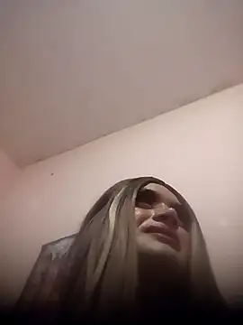 Snapshot of yovana13 chatting on 10-25-25, 10:01 yovana13 online show from 10-25-25, 10:01