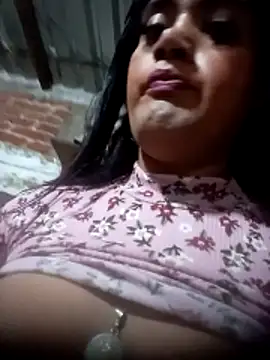 Snapshot of yovana13 chatting on 10-26-25, 09:15 yovana13 online show from 10-26-25, 09:15