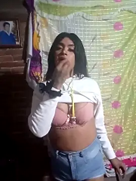 Snapshot of yovana13 chatting on 11-16-25, 05:24 yovana13 online show from 11-16-25, 05:24