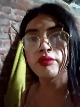 Snapshot of yovana13 chatting on 11-21-25, 12:10 yovana13 online show from 11-21-25, 12:10