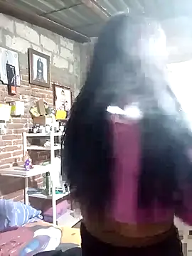 Snapshot of yovana13 chatting on 11-25-25, 06:24 yovana13 online show from 11-25-25, 06:24