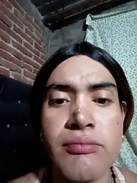 Snapshot of yovana13 chatting on 12-15-25, 02:16 yovana13 online show from 12-15-25, 02:16