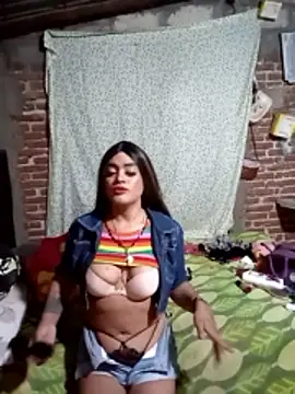 Snapshot of yovana13 chatting on 12-15-25, 11:31 yovana13 online show from 12-15-25, 11:31