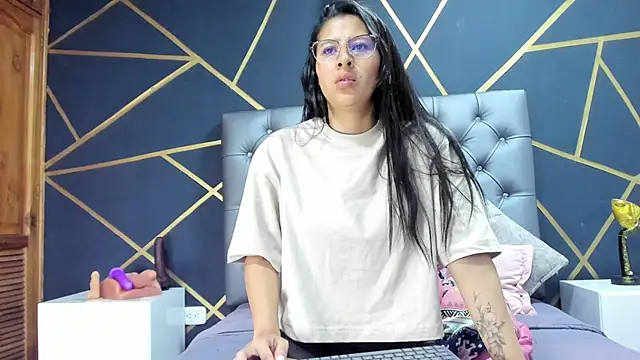 Snapshot of Luci_And_Sofi chatting on 01-18-25, 07:37 Luci And Sofi online show from 01-18-25, 07:37