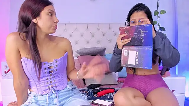 Snapshot of Luci_And_Sofi chatting on 03-07-25, 02:34 Luci And Sofi online show from 03-07-25, 02:34
