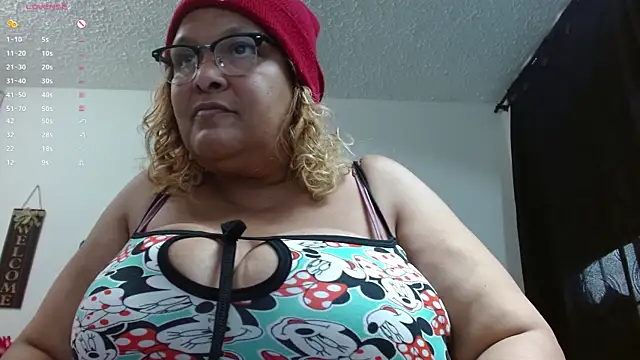 Snapshot of Dubraska1 chatting on 12-19-25, 07:43 Dubraska1 online show from 12-19-25, 07:43