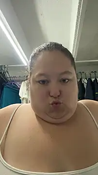 Snapshot of Chloee_ep chatting on 08-03-26, 05:06 Chloee ep online show from 08-03-26, 05:06