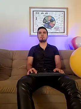 Snapshot of bradley_colt chatting on 02-19-25, 04:44 bradley colt online show from 02-19-25, 04:44