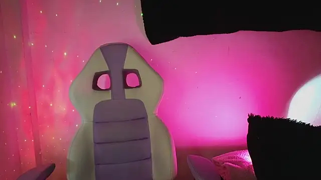 Snapshot of Alahia7demon chatting on 11-14-25, 08:07 Alahia7demon online show from 11-14-25, 08:07