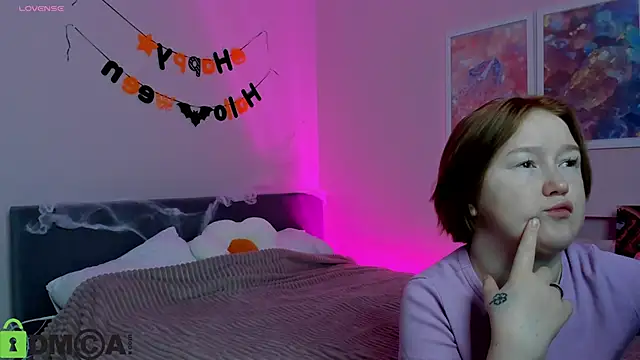 Sara Robinson online show from 11-04-25, 01:59