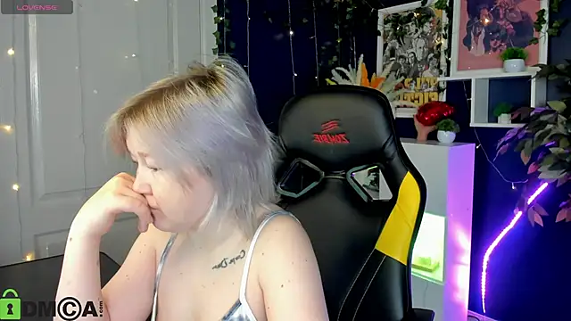 Sara Robinson online show from 05-25-26, 03:01