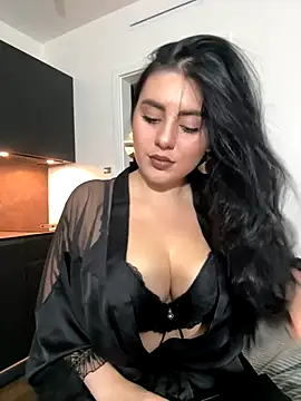 Snapshot of Evelyn___Sweet chatting on 10-10-25, 08:41 Evelyn Sweet online show from 10-10-25, 08:41