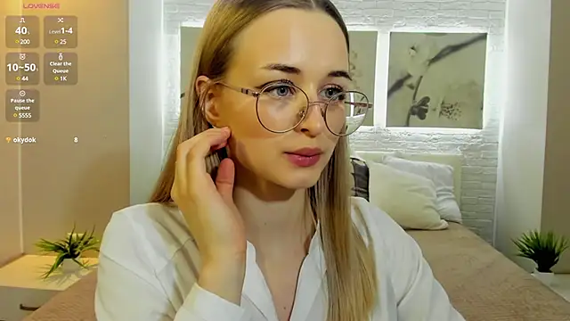 Tiffanyhunt online show from 03-12-25, 02:45