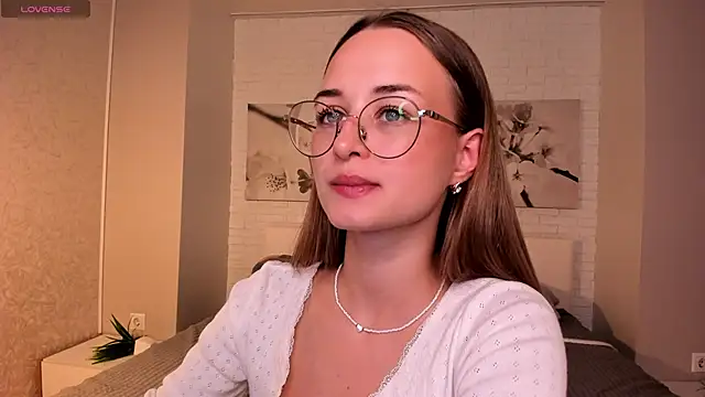 Tiffanyhunt online show from 09-24-25, 01:36