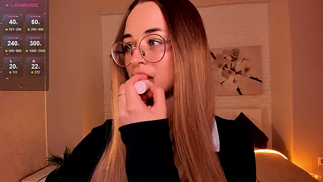 Tiffanyhunt online show from 11-10-25, 01:10