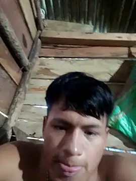 Snapshot of Huebolocko chatting on 12-21-24, 03:42 Huebolocko online show from 12-21-24, 03:42