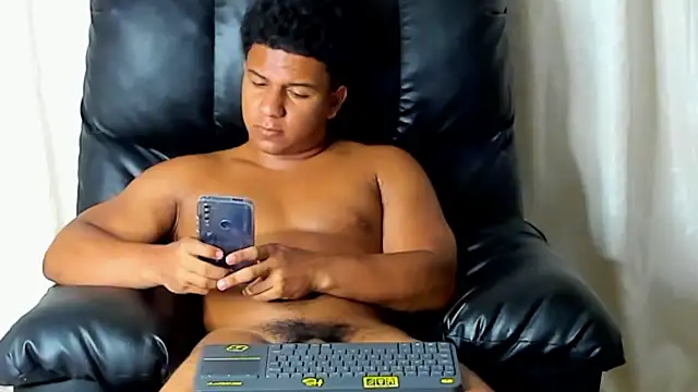 Snapshot of May_Dylan1 chatting on 03-21-25, 03:12 May Dylan1 online show from 03-21-25, 03:12