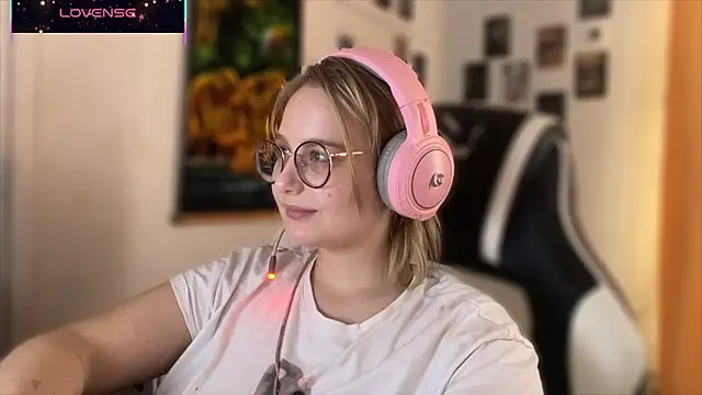 JacyWinslat online show from 10-19-25, 01:12