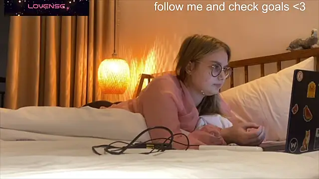 Snapshot of JacyWinslat chatting on 12-14-25, 11:04 JacyWinslat online show from 12-14-25, 11:04