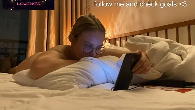 Snapshot of JacyWinslat chatting on 12-19-25, 04:03 JacyWinslat online show from 12-19-25, 04:03