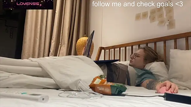 Snapshot of JacyWinslat chatting on 12-20-25, 05:42 JacyWinslat online show from 12-20-25, 05:42