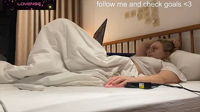 Snapshot of JacyWinslat chatting on 12-22-25, 12:57 JacyWinslat online show from 12-22-25, 12:57