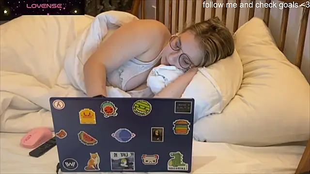 Snapshot of JacyWinslat chatting on 01-11-26, 12:10 JacyWinslat online show from 01-11-26, 12:10