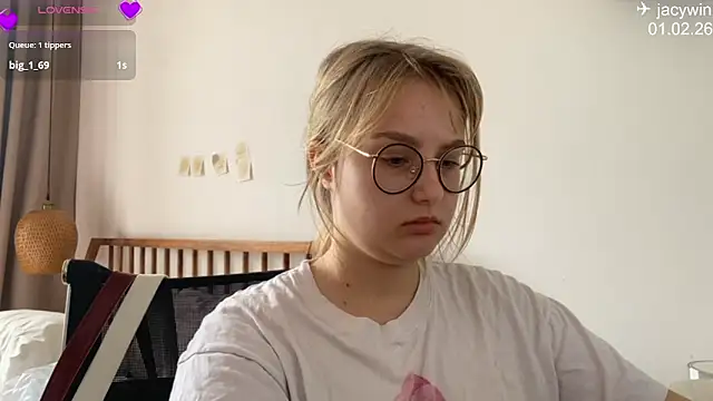 Snapshot of JacyWinslat chatting on 02-01-26, 06:12 JacyWinslat online show from 02-01-26, 06:12