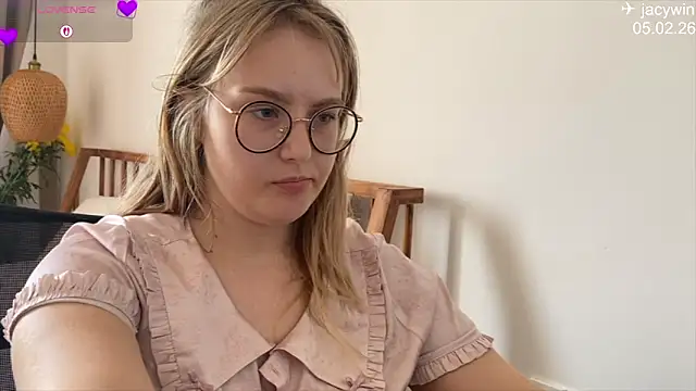 Snapshot of JacyWinslat chatting on 02-06-26, 06:40 JacyWinslat online show from 02-06-26, 06:40