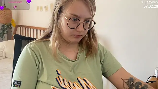 Snapshot of JacyWinslat chatting on 02-07-26, 06:39 JacyWinslat online show from 02-07-26, 06:39