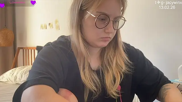 Snapshot of JacyWinslat chatting on 02-13-26, 08:43 JacyWinslat online show from 02-13-26, 08:43