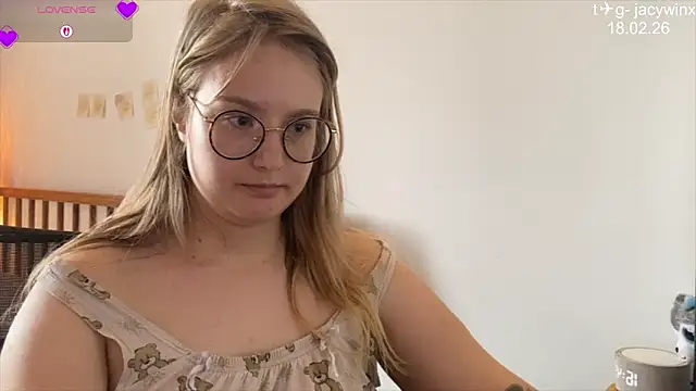 Snapshot of JacyWinslat chatting on 02-18-26, 09:49 JacyWinslat online show from 02-18-26, 09:49