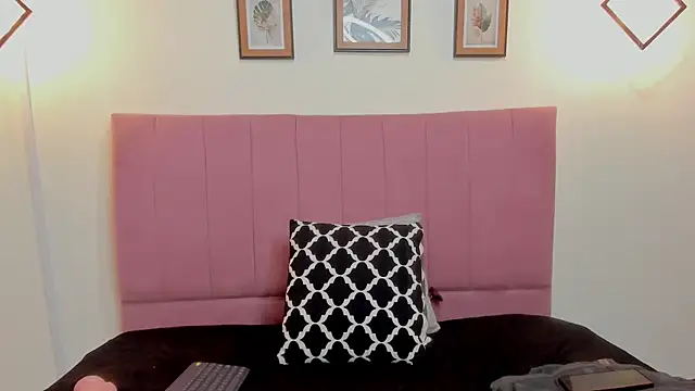 Snapshot of KRYSTENMOON chatting on 03-16-25, 11:27 KRYSTENMOON online show from 03-16-25, 11:27