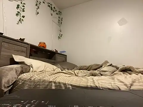 Snapshot of Kittyymaze1 chatting on 09-29-25, 11:48 Kittyymaze1 online show from 09-29-25, 11:48