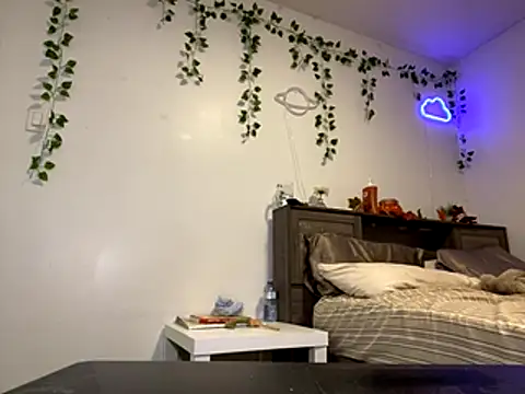 Snapshot of Kittyymaze1 chatting on 10-15-25, 02:06 Kittyymaze1 online show from 10-15-25, 02:06