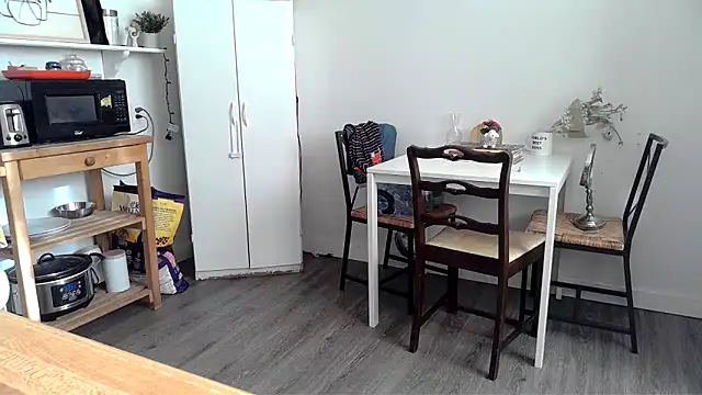 Snapshot of Kittyymaze1 chatting on 03-24-26, 12:43 Kittyymaze1 online show from 03-24-26, 12:43