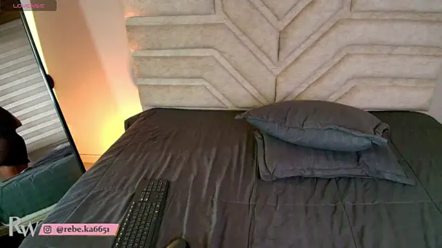 Rebeca Williams  online show from 03-11-25, 06:08