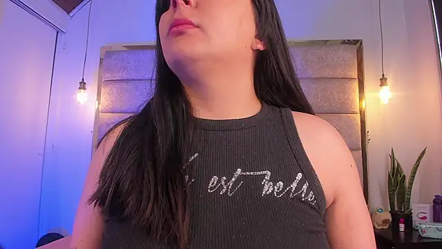 EmaJames25 online show from 01-11-26, 01:49