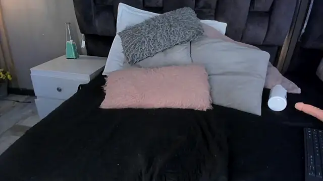 Snapshot of estefania__gomez chatting on 03-05-25, 12:27 estefania gomez online show from 03-05-25, 12:27