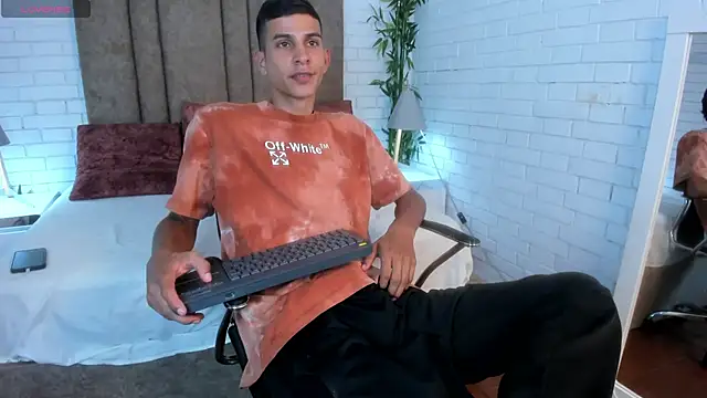 Aaron Scoot online show from 12-20-24, 11:16