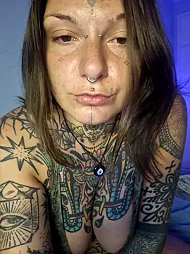 lizzardqueeen online show from 10-14-25, 05:47