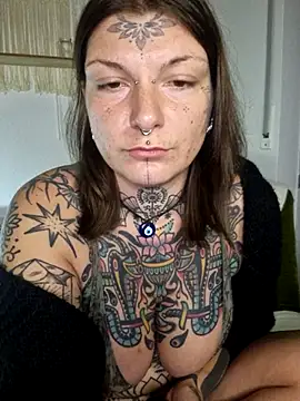 lizzardqueeen online show from 11-15-25, 04:10