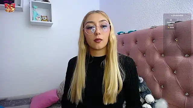 Snapshot of Soffy-brooks chatting on 11-12-25, 03:29 Soffy-brooks online show from 11-12-25, 03:29