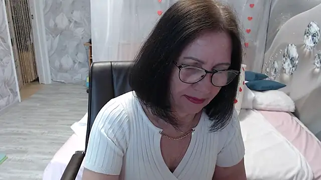 Snapshot of OlgaHottie chatting on 06-08-26, 11:38 OlgaHottie online show from 06-08-26, 11:38