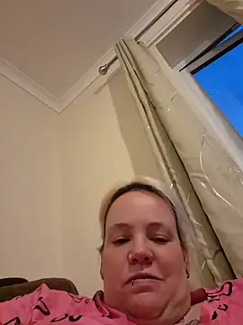 Bigbustedcurvylady online show from 05-15-26, 08:16