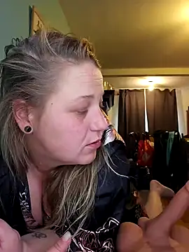 Snapshot of tessa91NL chatting on 12-15-24, 01:54 tessa91NL online show from 12-15-24, 01:54