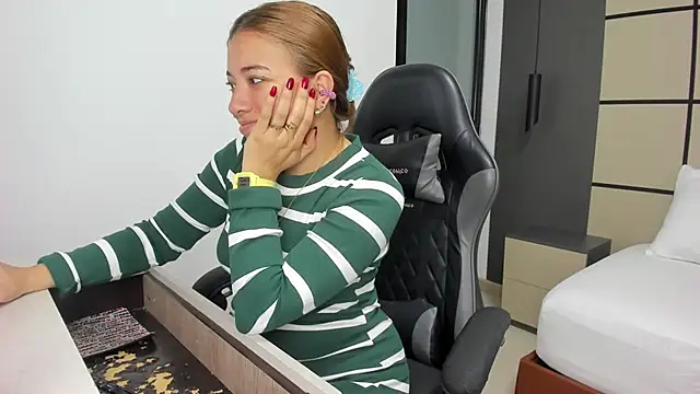 alma fenix online show from 09-27-25, 12:32